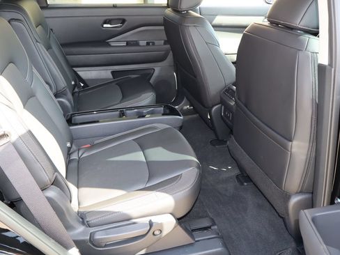 Used 2026 Nissan Pathfinder SL w/ SL Premium Package FWD image 19