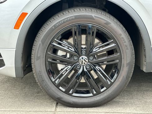 Used 2022 Volkswagen Tiguan SE R-Line AWD/4WD image 23