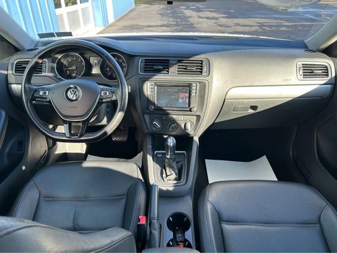 Used 2017 Volkswagen Jetta SE image 7