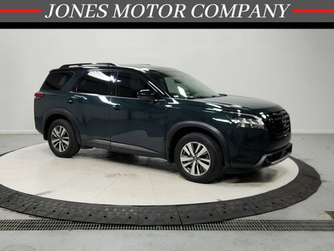 Used 2022 Nissan Pathfinder SL w/ SL Black Package FWD image 1