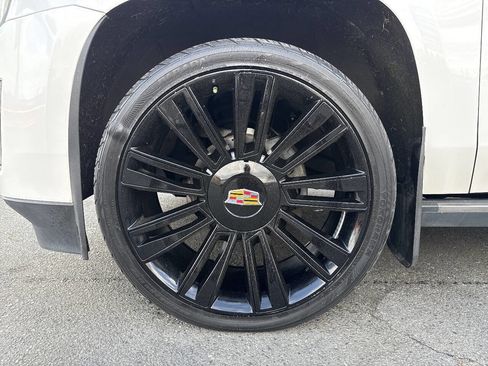 Used 2016 Cadillac Escalade Premium image 2