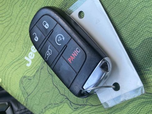 Used 2019 Jeep Grand Cherokee Altitude AWD/4WD image 19