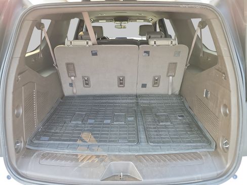 Used 2021 Chevrolet Suburban LT RWD image 7