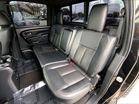 Used 2019 Nissan Titan SV w/ SV Convenience Package image 19