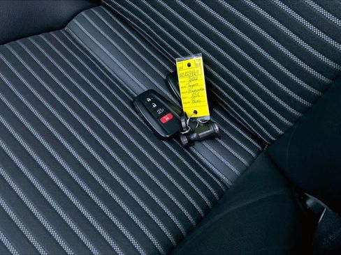 Used 2022 Toyota Highlander XSE FWD image 26