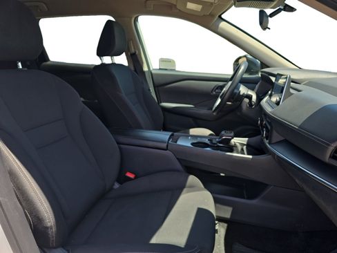 Used 2024 Nissan Rogue S FWD image 17