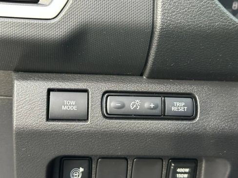 Certified 2022 Nissan Frontier SV w/ Technology Package AWD/4WD image 19