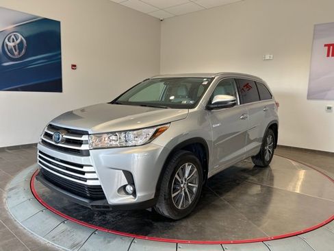 Used 2018 Toyota Highlander XLE image 2