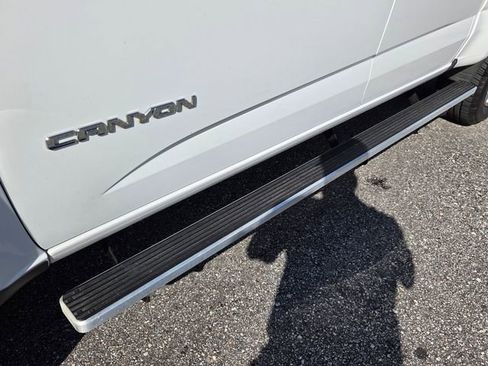 Used 2015 GMC Canyon SLT image 9