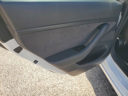 Used 2020 Tesla Model 3 Standard Range image 19