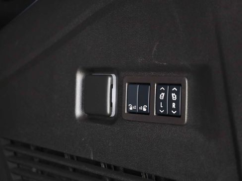 Used 2024 Chevrolet Suburban RST w/ Luxury Package AWD/4WD image 64