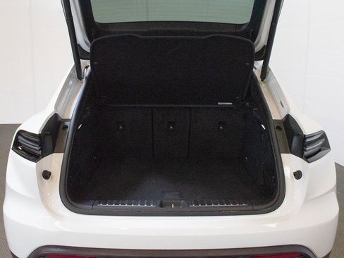 Certified 2025 Porsche Macan 4 Electric image 13