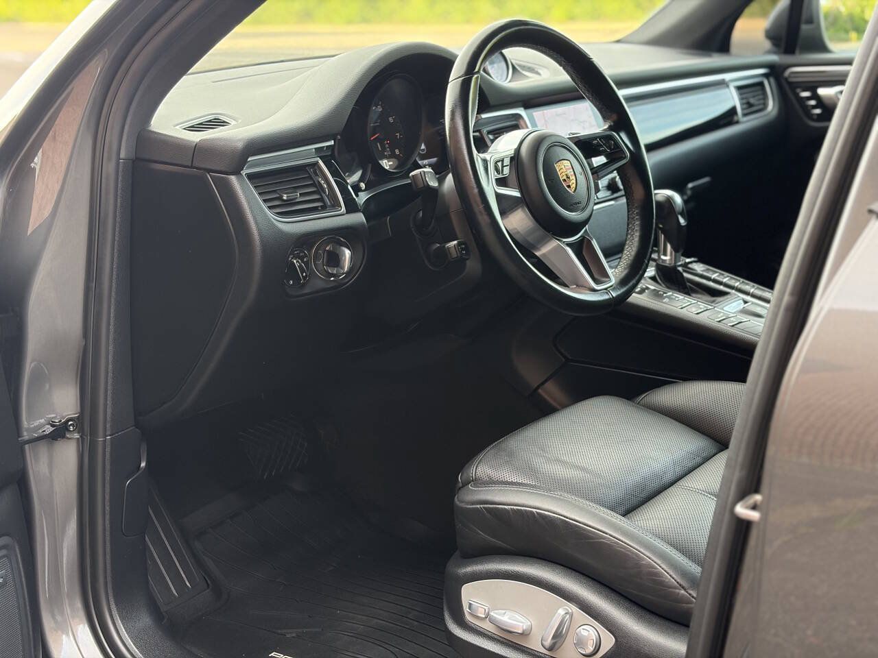 Used 2018 Porsche Macan AWD/4WD image 9