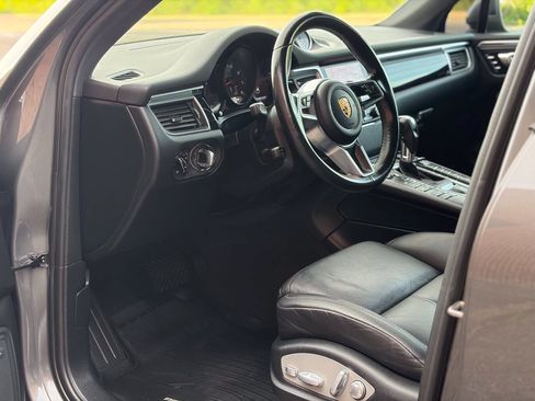 Used 2018 Porsche Macan AWD/4WD image 9