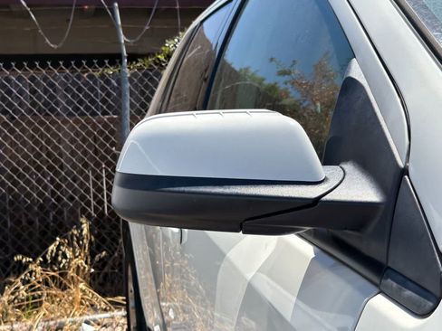 Used 2013 Ford Edge SEL FWD image 9