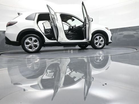 Used 2023 Honda HR-V LX image 46