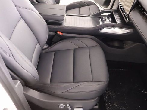 New 2026 Lincoln Nautilus Premier AWD/4WD image 14