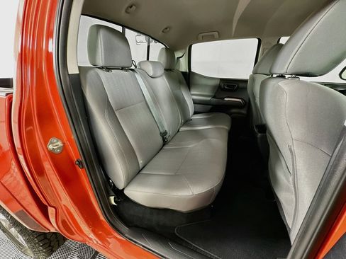Used 2018 Toyota Tacoma SR5 RWD image 29
