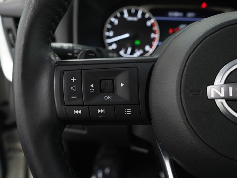 Used 2024 Nissan Rogue SV w/ SV Premium Package image 27