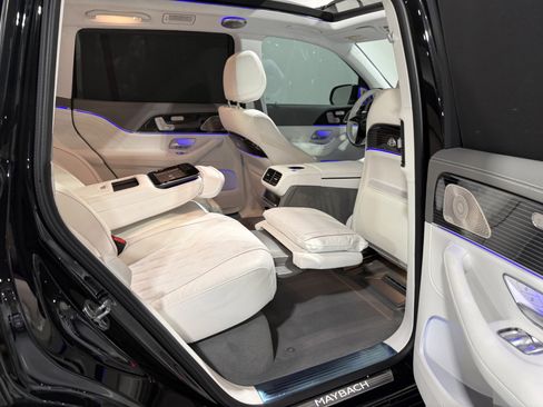 Used 2024 Mercedes-Benz Maybach GLS 600 4MATIC image 45