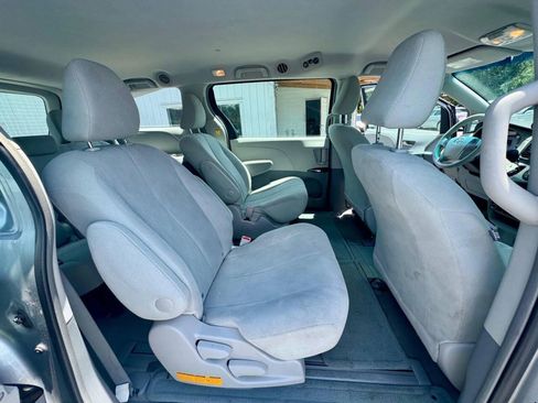 Used 2012 Toyota Sienna FWD image 15