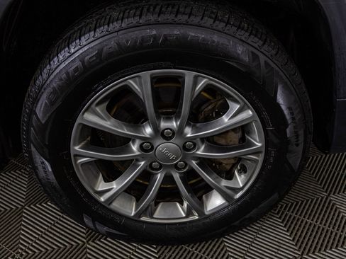 Used 2019 Jeep Cherokee Latitude Plus w/ Cold Weather Group image 43