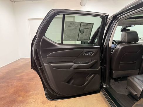 Used 2021 Chevrolet Traverse RS image 46