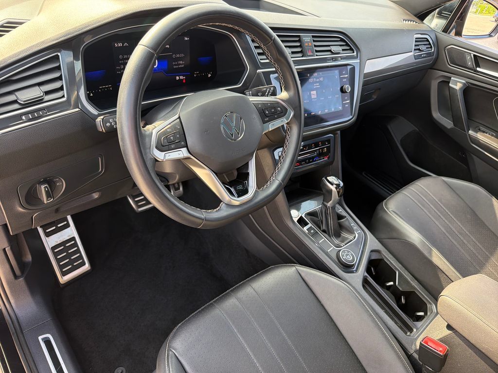 Certified 2023 Volkswagen Tiguan SE R-Line AWD/4WD image 8