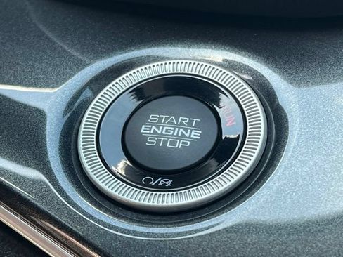 Used 2023 Jeep Grand Cherokee Laredo AWD/4WD image 16