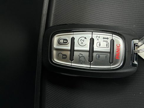 New 2026 Chrysler Pacifica Select image 30