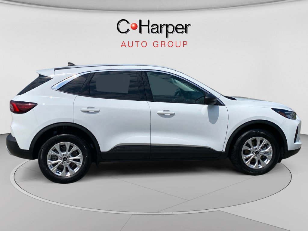 Used 2023 Ford Escape Active AWD/4WD image 2