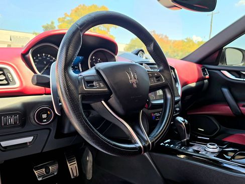 Used 2018 Maserati Ghibli S GranSport RWD image 29