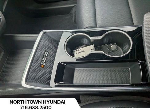 Used 2025 Chevrolet Equinox LT w/ Convenience Package II image 17