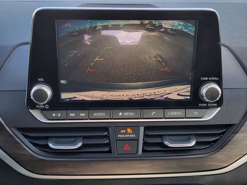 Used 2024 Nissan Altima 2.5 SV image 19