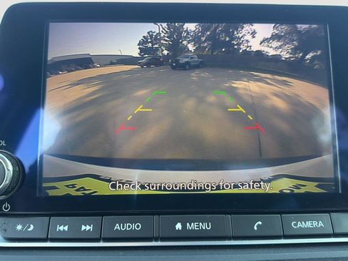 Used 2022 Nissan Rogue S FWD image 5