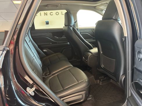 Certified 2025 Lincoln Corsair Reserve w/ Equipment Group 202A AWD/4WD image 9