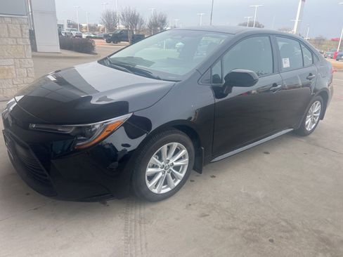 Used 2025 Toyota Corolla LE image 17