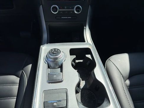 Used 2021 Ford Edge SEL w/ Convenience Package image 11