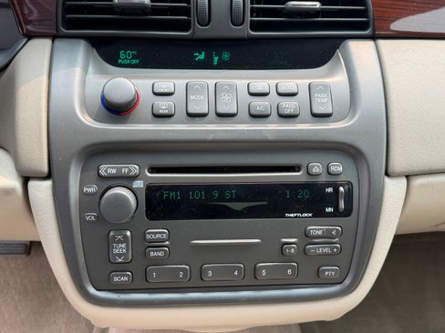 Used 2005 Cadillac De Ville w/ Limited Edition Package FWD image 16