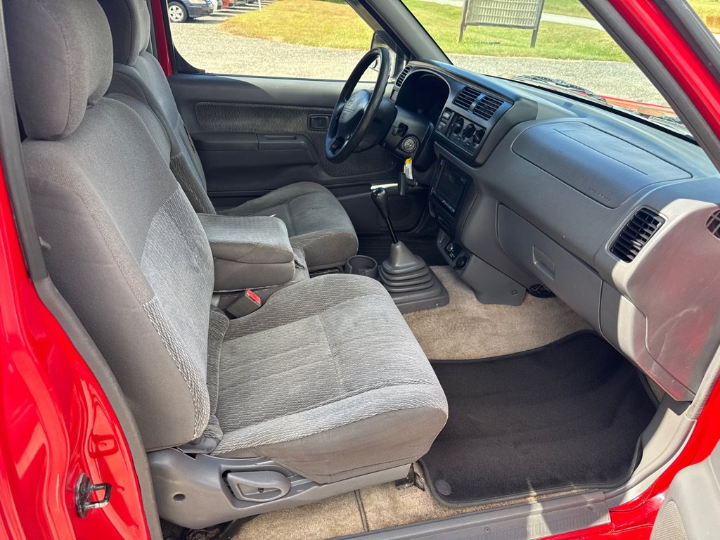 Used 2000 Nissan Frontier XE RWD image 18