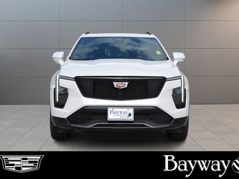 Used 2024 Cadillac XT4 Sport image 2