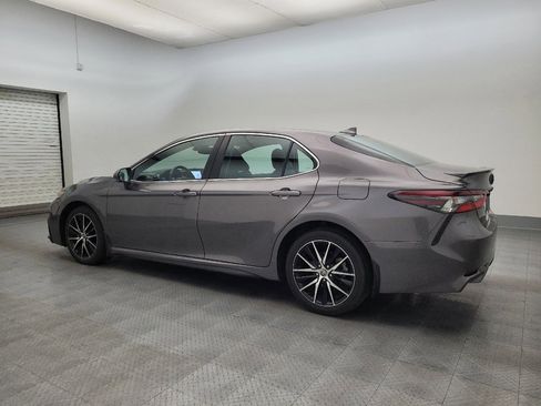 Used 2023 Toyota Camry SE image 3