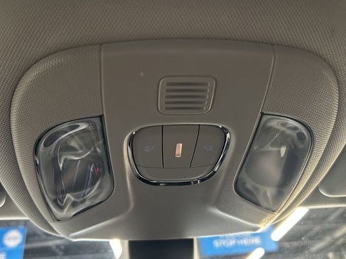 Used 2018 Jeep Compass Latitude image 36