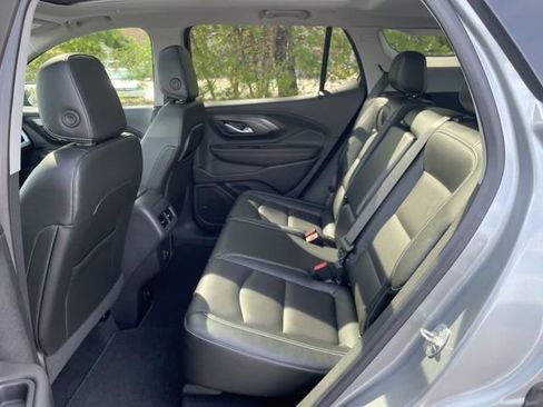 Used 2023 GMC Terrain SLT image 12