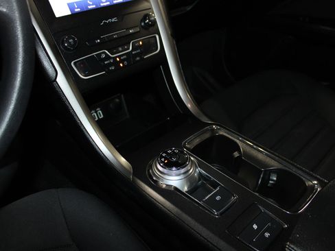 Used 2020 Ford Fusion SE FWD image 20