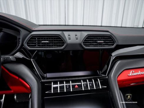 Used 2022 Lamborghini Urus AWD/4WD image 28