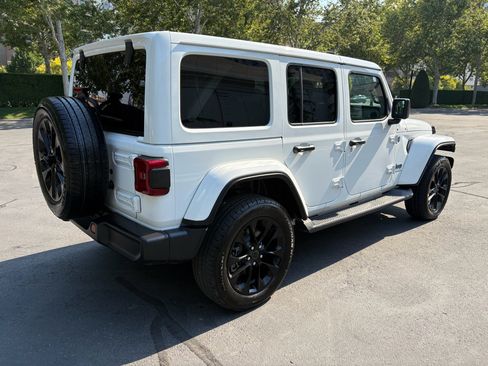 Used 2025 Jeep Wrangler Unlimited Sahara AWD/4WD image 8