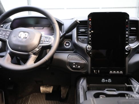 New 2026 RAM 2500 Laramie AWD/4WD image 19