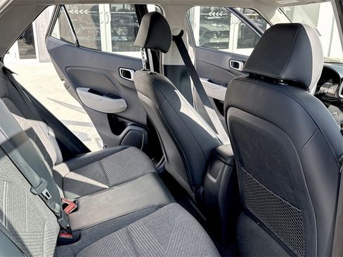 Used 2022 Hyundai Venue Limited image 34