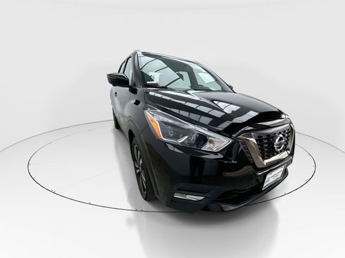 Used 2019 Nissan Kicks SR w/ SR Premium Package image 2